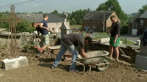 Beauraing : Des jeunes rénovent un cimetière abandonné