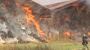 Bertrix-Rossart : un hangar à foin parti en fumée