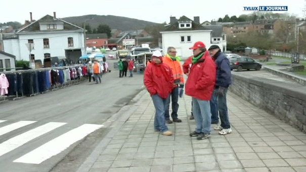 Rochefort : Tracts « Lhoist » sur le marché