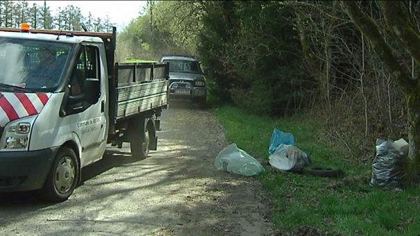Bertrix : les scouts nettoient la commune...