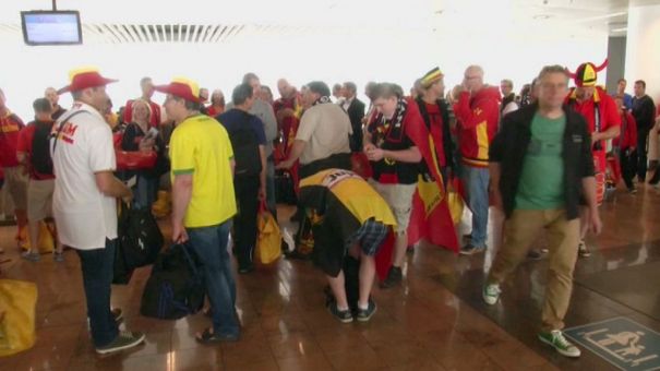 Brésil: départ des supporters, gagnants d'un concours 