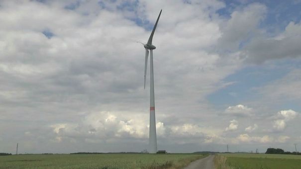 6 éoliennes à Lisogne 