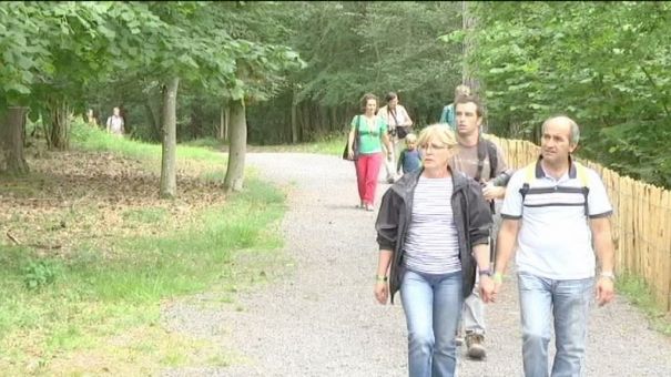 Visiter le domaine des grottes de Han... à pied