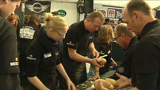 Bastogne tente le record du monde d'épluchage de patates