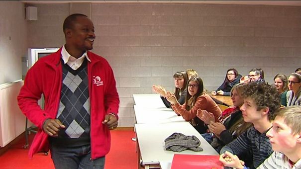 Action Damien. Deux Congolais témoignent dans les écoles