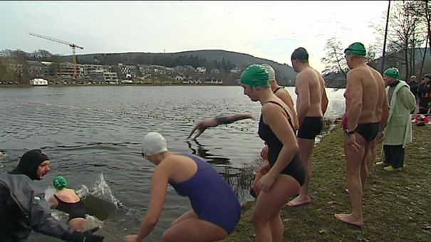 Vielsalm: traversée du lac à la nage