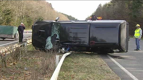 Saint-Hubert. Tonneaux sur la RN89