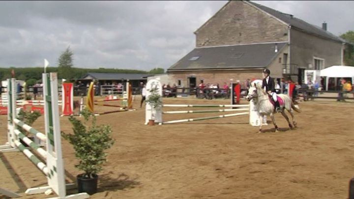 EQUITATION : CONCOURS DOBSTACLES A NANTIMONT