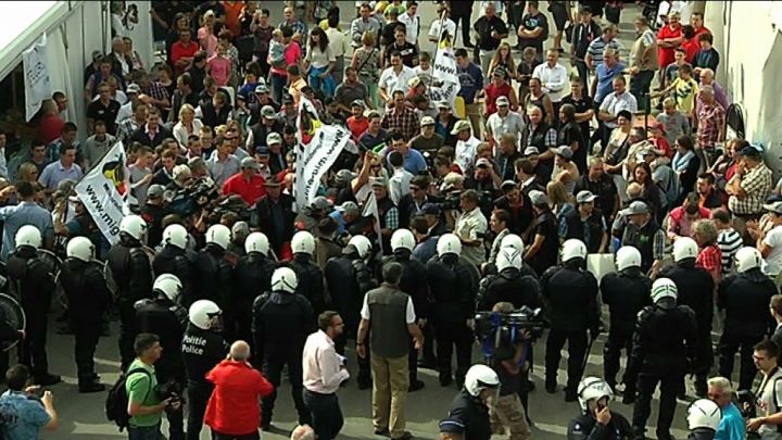 La Foire débute sur fond de crise