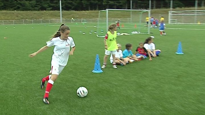 Un stage de foot féminin chapeauté par Aline Zeler