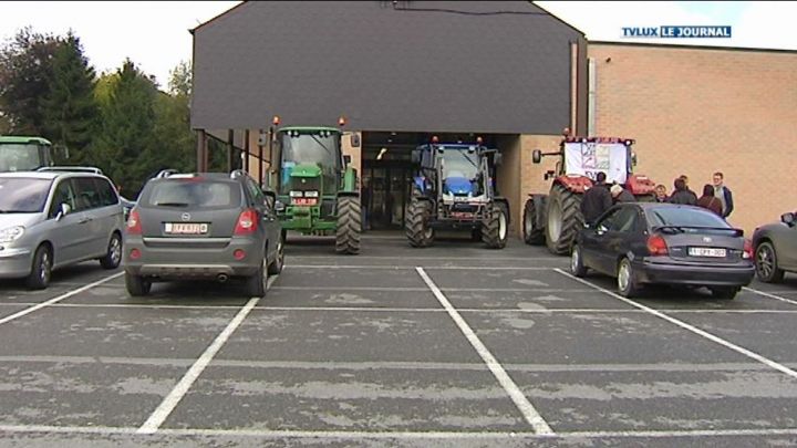 Libramont -Bastogne : action des éleveurs bovins dans les supermarchés