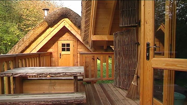 Cabanes ou maison-gîte, le bois dans l'hébergement