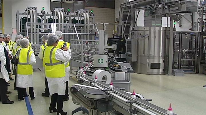 L'Oréal, le patron européen visite son usine modèle