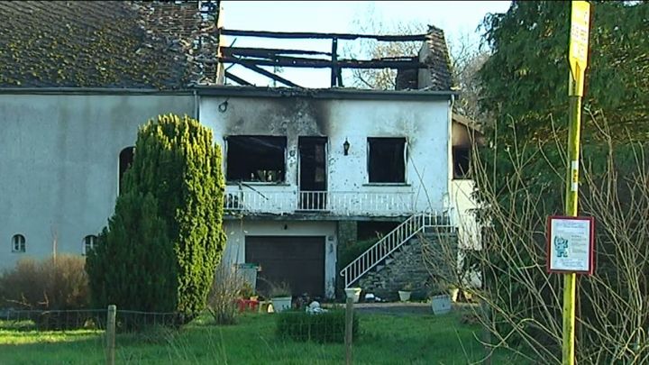 Maison ravagée par les flammes à Bertogne