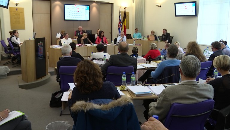Budget provincial: premiers débats