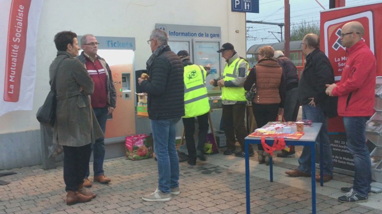 Petit-déjeuner des Amis du rail en gare de Bertrix 
