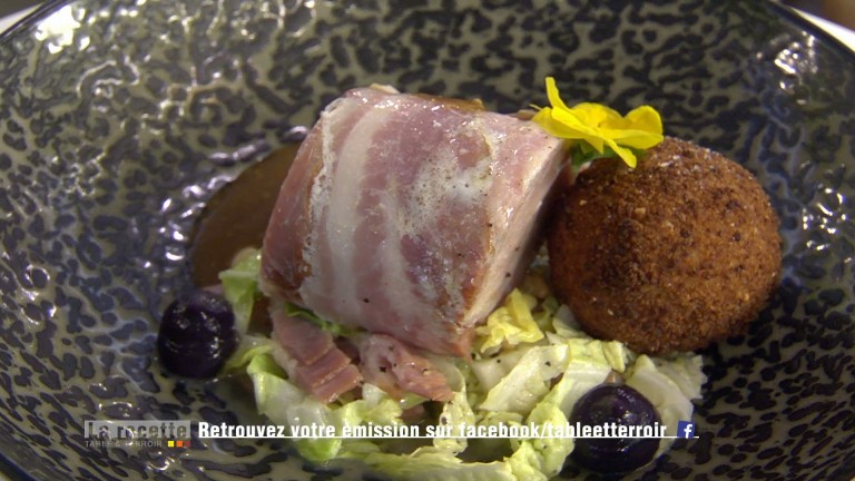 Filet de porc saumuré et lardé accompagné d’une croquette surprise