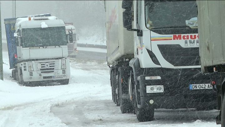 E25 fermée, la neige sème le chaos