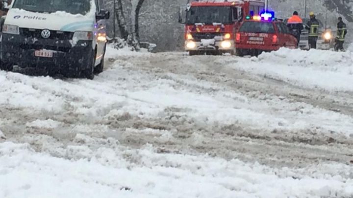 La Roche isolée par la neige