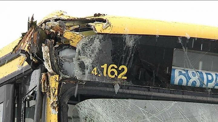 Sortie de route d'un bus à Assenois