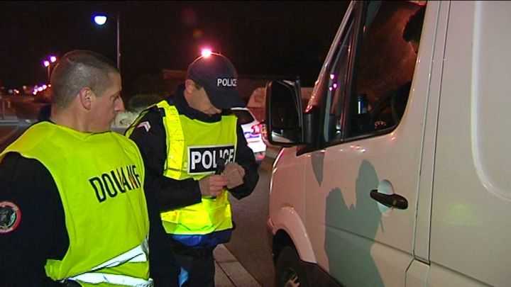 Attentats : les polices locales en préalerte et les frontières contrôlées