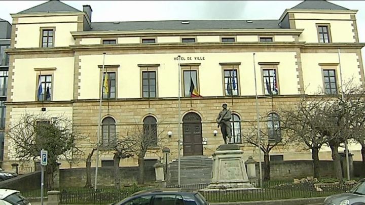 Hommage national. Minute de silence à Arlon 