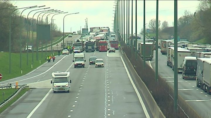 Les routiers en grogne font barrage à Habay et Bastogne 