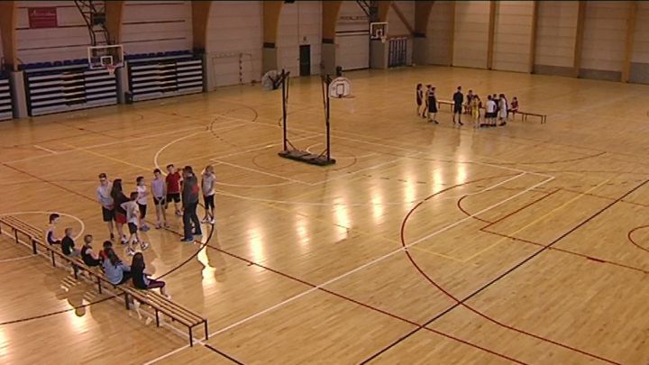 Les basketteurs libramontois dans leur nouvelle salle. Enfin !