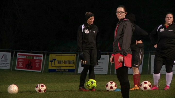 Charlotte Compere (Opont), esthéticienne et footballeuse