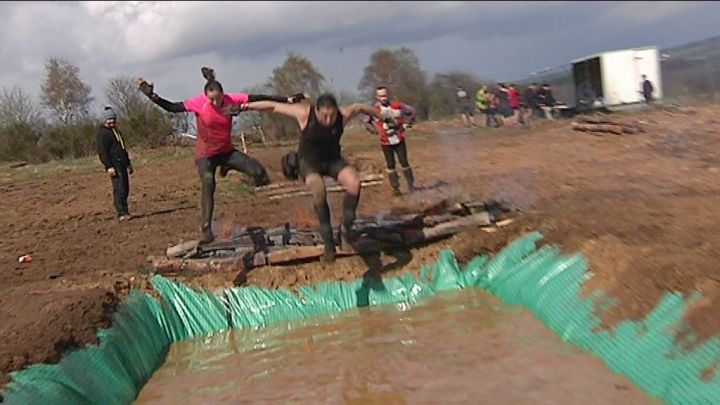 OBSTACLES : intrépides chevaliers au Medieval Run de Bouillon !