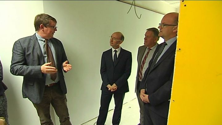TV Lux et Vivacité : un même bâtiment mais à chacun ses studios. Une occasion manquée...