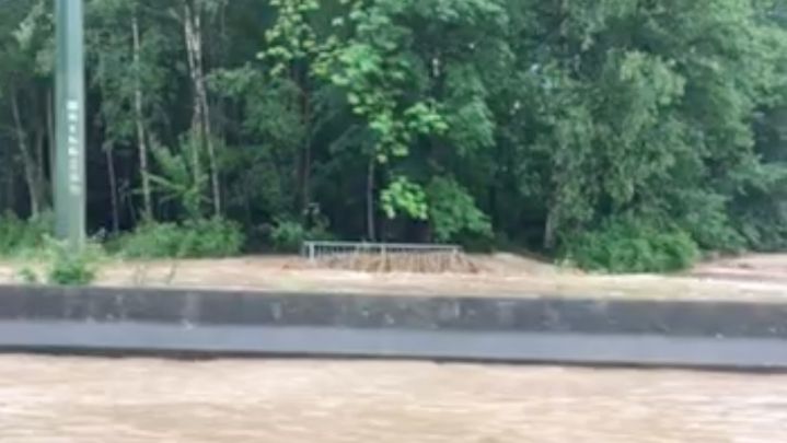 Bande (Nassogne). Des torrents d'eau sur la Nationale 4