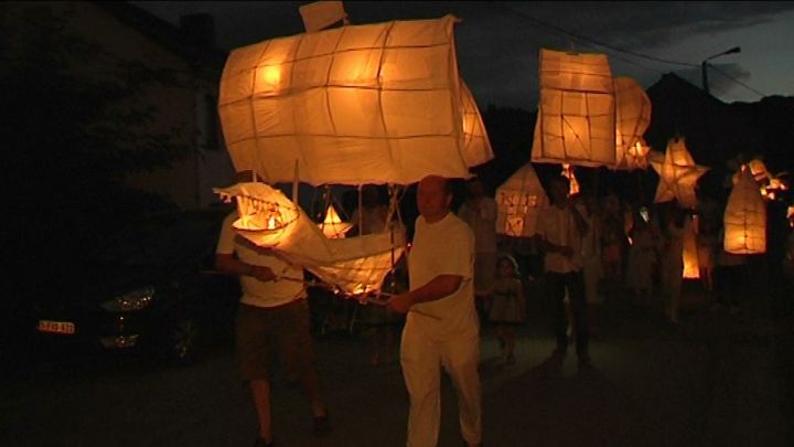 La parade des Lanternes illumine Hotton