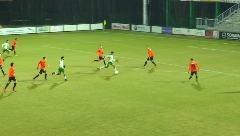 Virton, réduit à 10, est rejoint par Deinze
