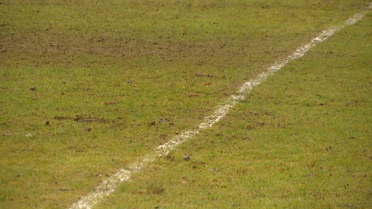 Fouches aura son terrain synthétique