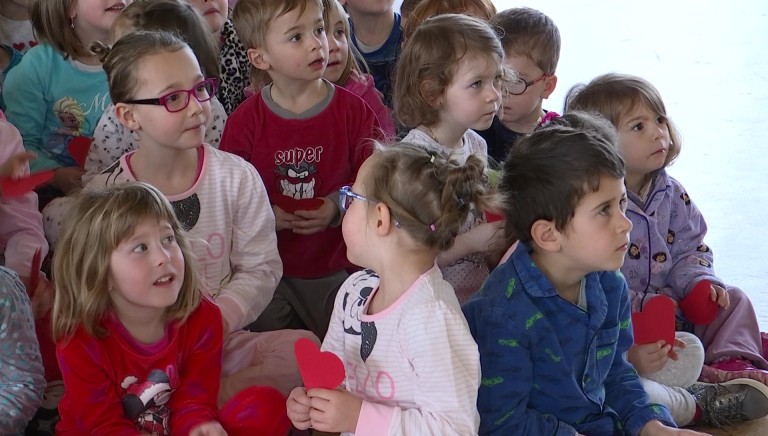 Les enfants de Waha et Borlon sont arrivés à l'école en pyjama !
