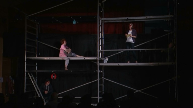 « Avril » ou la révolution sur un échafaudage 