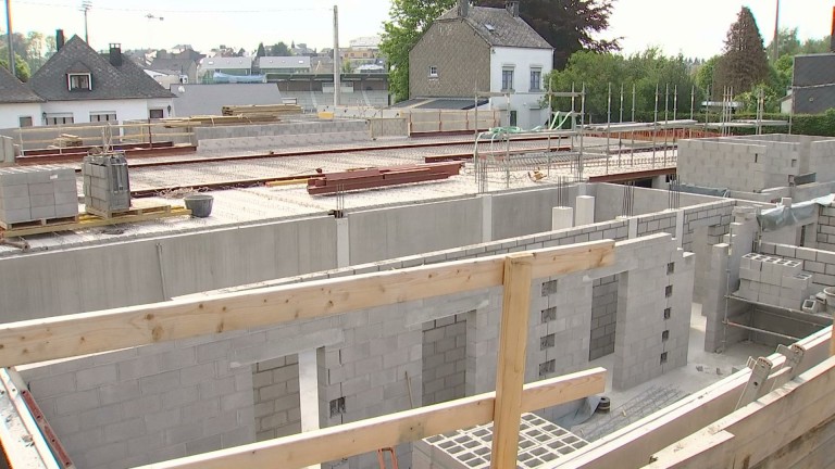 Bastogne: une crèche en construction près du centre