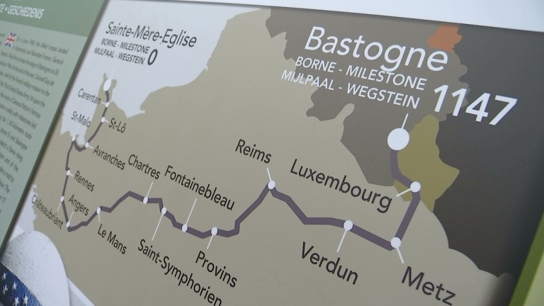 Bastogne. Un panneau didactique pour la Voie de la Liberté