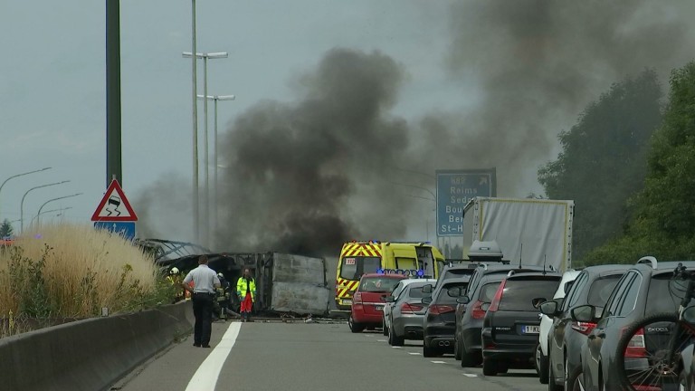 Accident sur la E411 : "J'ai vu un réservoir voler à 100 mètres"