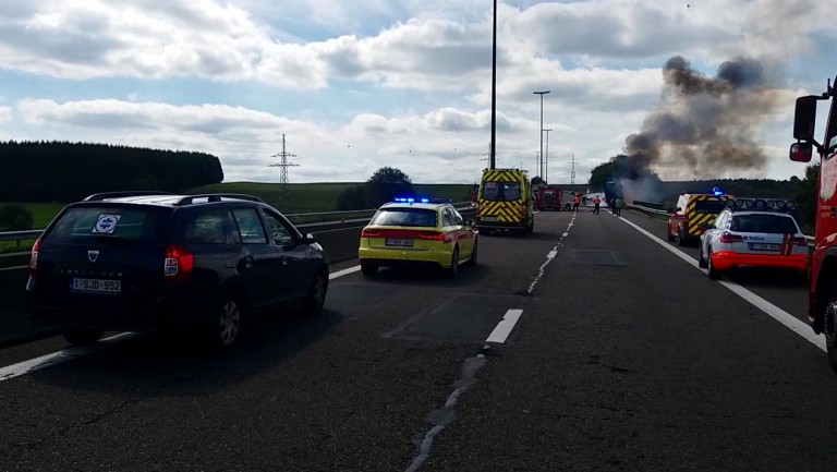 Incendie d'un camion sur l'E25 : un blessé grave