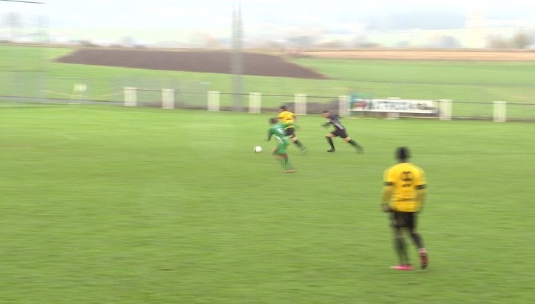 Football : des buts gags et la victoire pour Longlier !