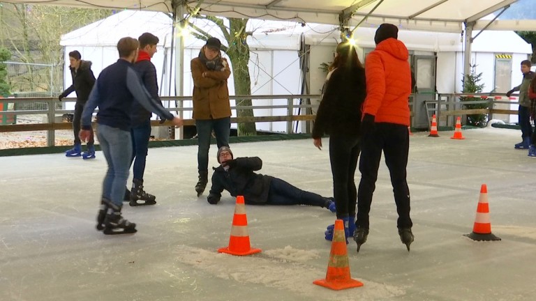 Cette fois ça y est, la patinoire de Durbuy est ouverte !