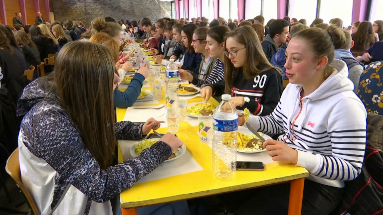 Bastogne: les élèves du CEFA font déguster de la viande locale