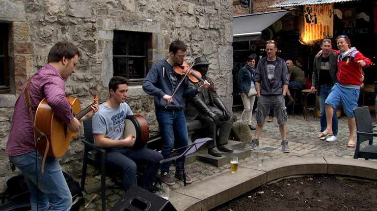 De la musique celtique dans le centre de Durbuy