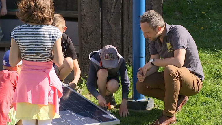 Mabompré : des panneaux photovoltaïques à l'école