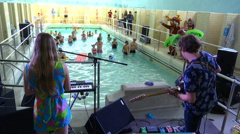 Arlon. Un concert dans l'eau avec... Louis Piscine