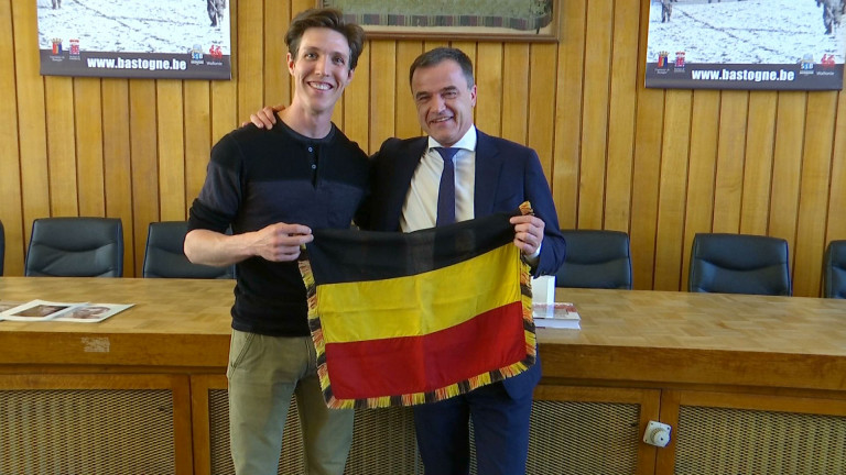 La belle histoire du jour : le retour du drapeau belge à Bastogne, 74 ans après…