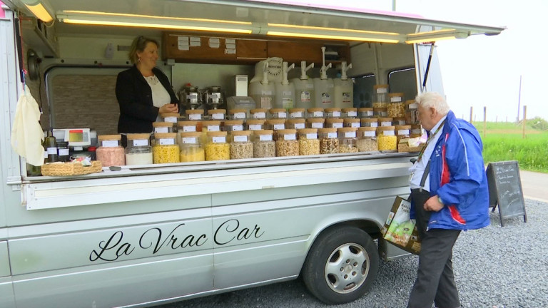 Léglise : une épicerie ambulante qui vend en vrac 