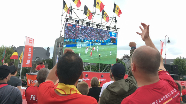 Ecrans géants : la RTBF revoit sa position